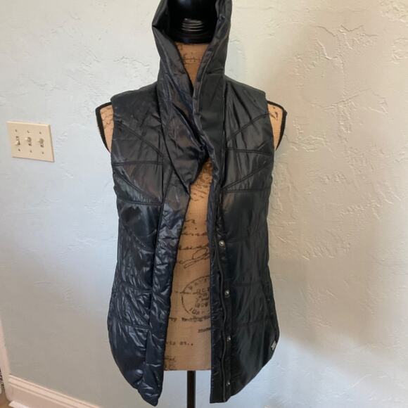 Lucy Puffer Vest Women’s Quilted Nylon Sleeveless Black Lightweight gym layer S - Picture 3 of 13